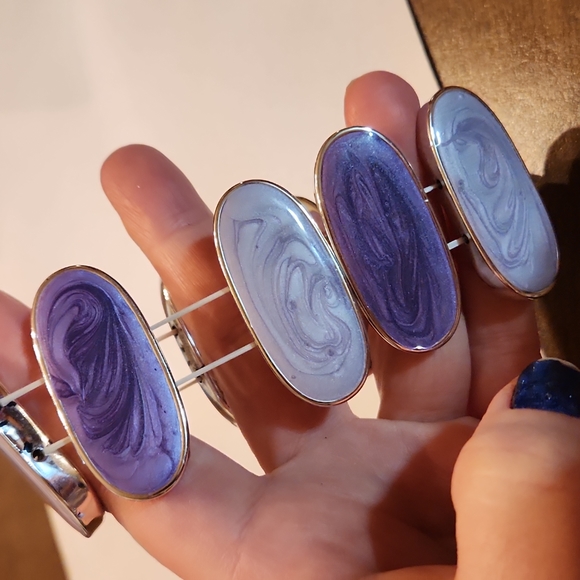 Purple stretch vintage enamel pearly bracelet - Picture 4 of 11